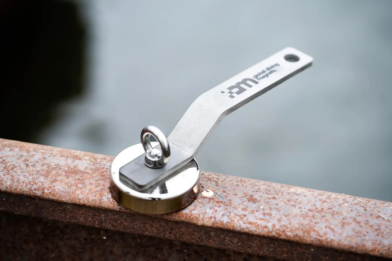 Handle Magnet