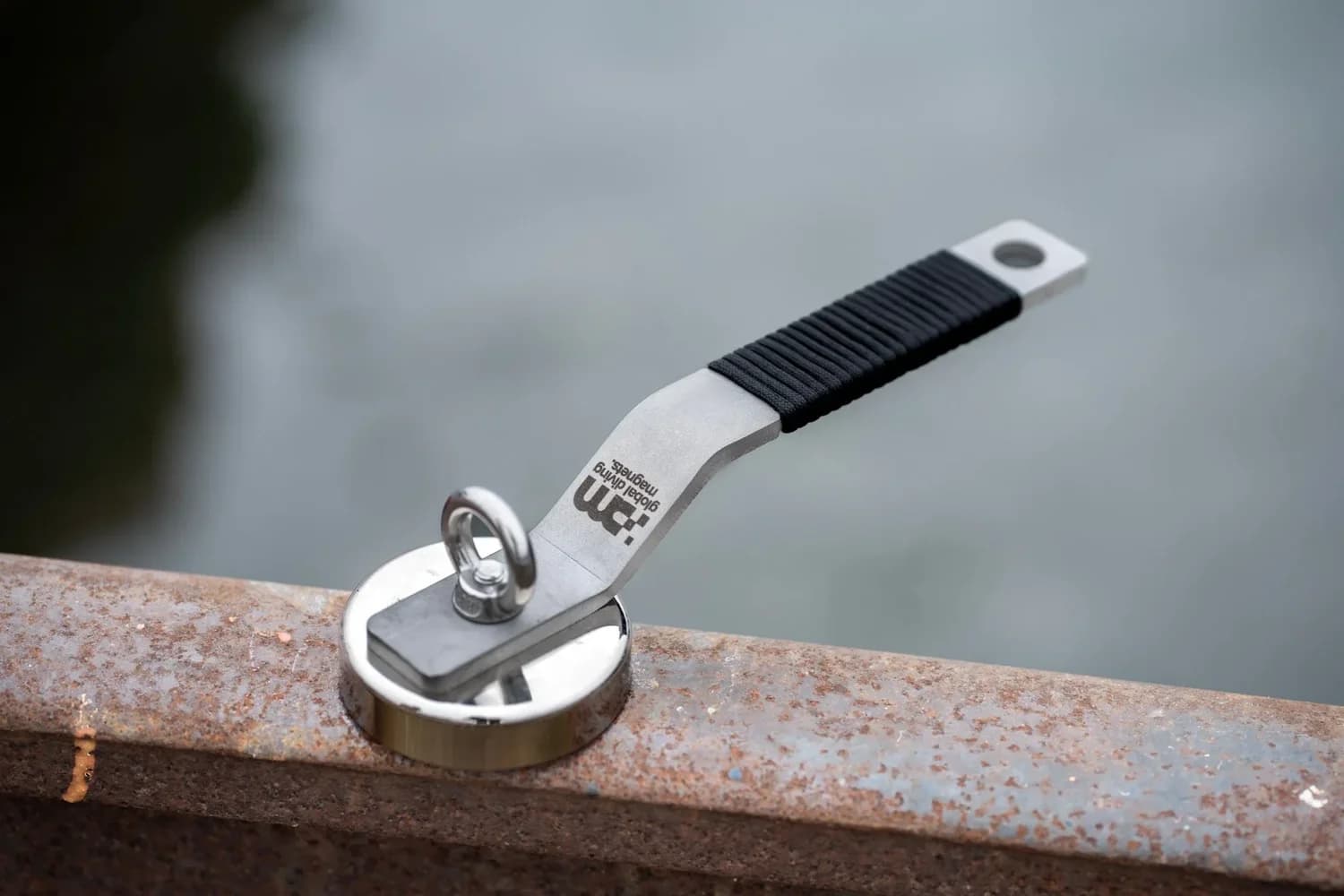 Handle Magnet with Paracord
