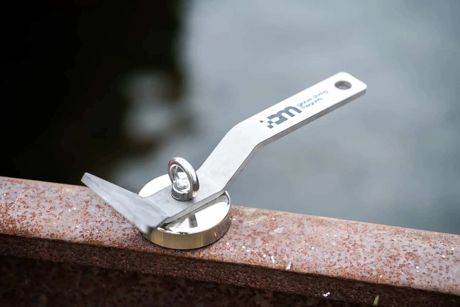 Scraper Magnet